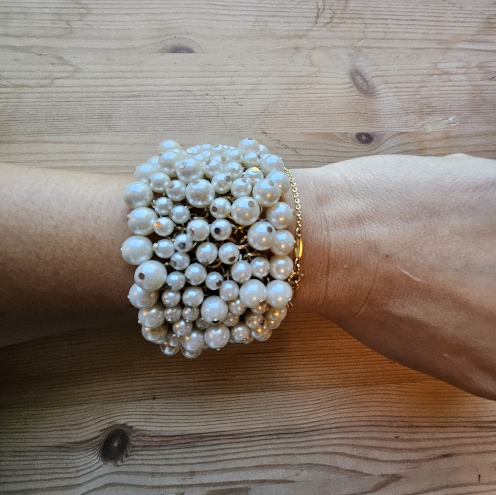 Shaky Pearl Bracelet